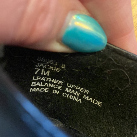 White Mountain Black Leather Heels Jackie 7M EUC - Picture 4 of 6